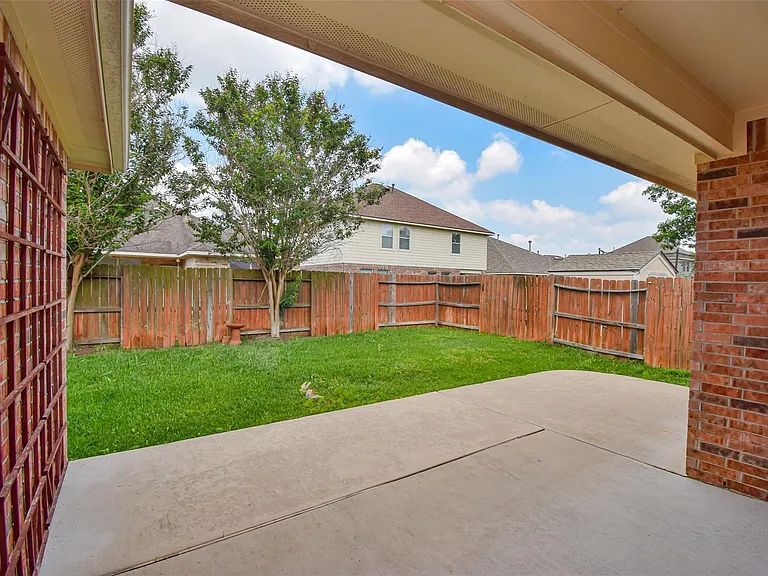 17911 Serene Shore Dr — Photo 41