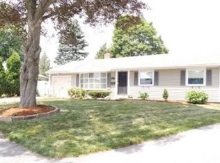 37 Garden Dr, Riverside, RI 02915
