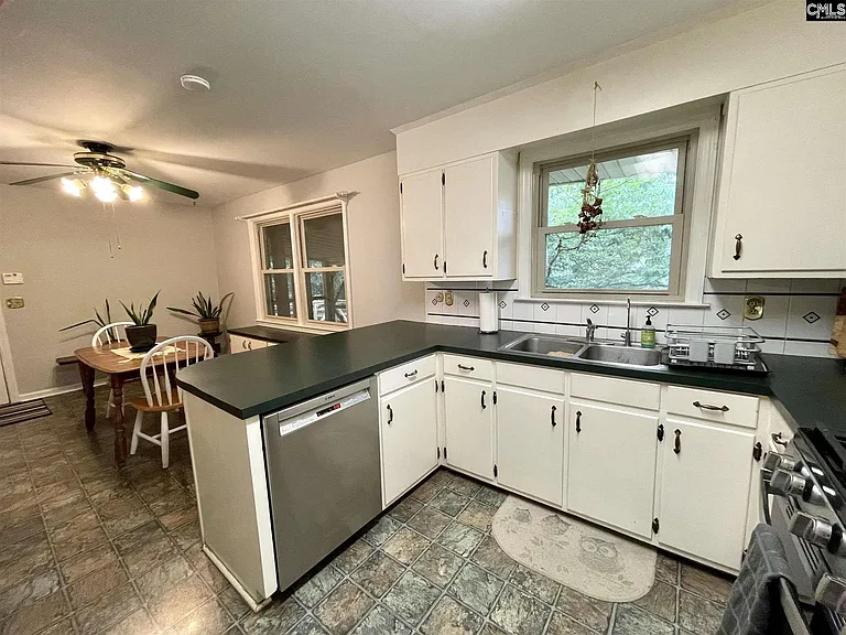 1522 Bradley Dr — Photo 10