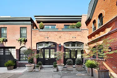 19 Grace Court Alley in Brooklyn Heights