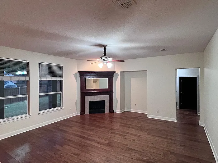 5 bed, 3.5 bath, 3682 sqft, $3,400 — Photo 4