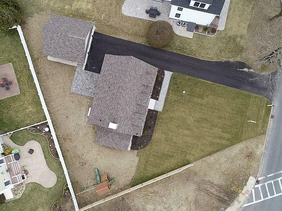 5th image of 48 Toppans Ln