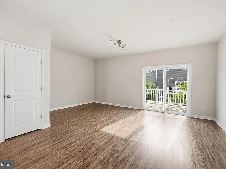 1806 Kellington Ct — Photo 14