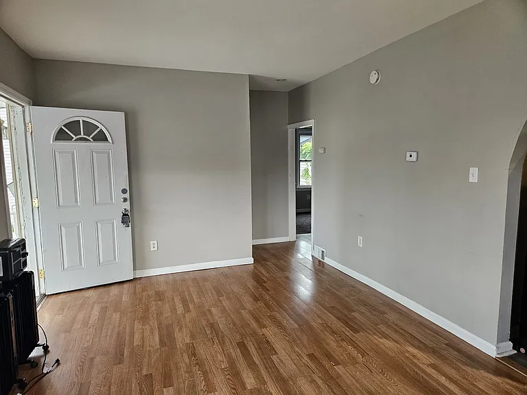 1 Princeton Ave — Photo 5
