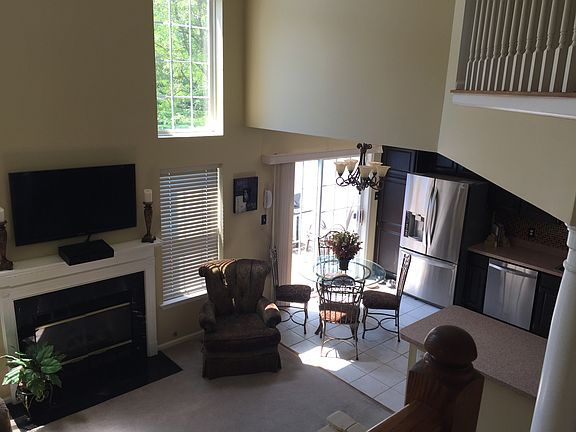 5th image of 1605 Queen Anne Ln #105