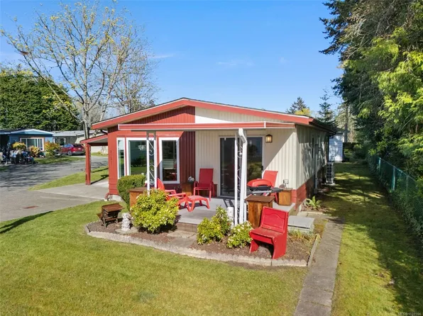 2129 Summergate Blvd, Sidney, BC V8L 4K9