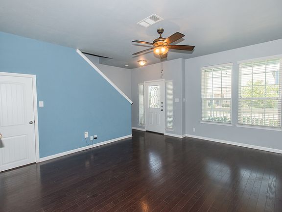 5th image of 937 Alamo Plaza Dr