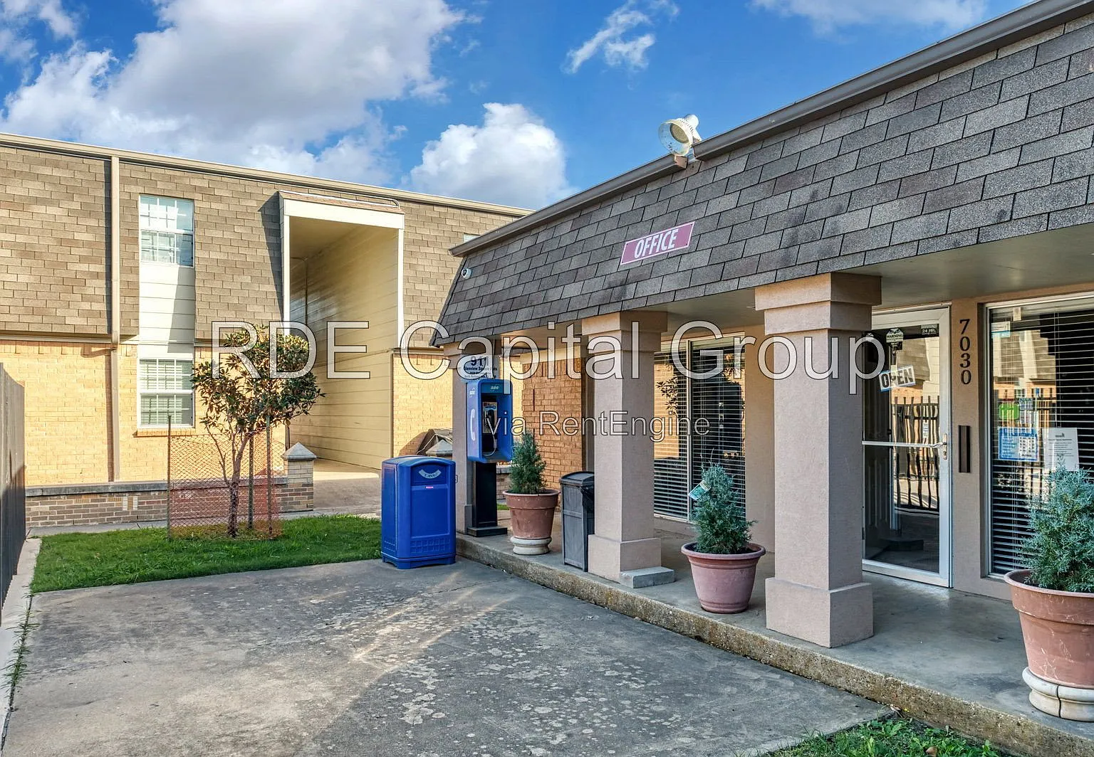 2 bed, 1.0 bath, 910 sqft, $950 — Photo 4