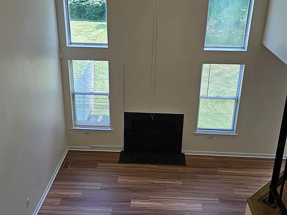 3rd image of 405 Cobblestone Ct