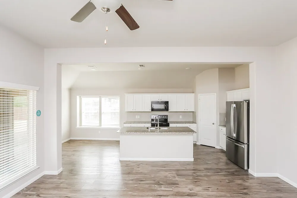 4 bed, 3.0 bath, 2206 sqft, $2,630 — Photo 3