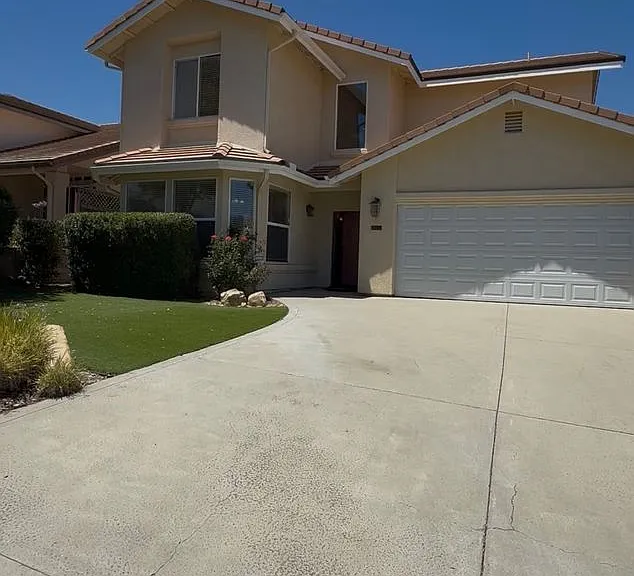 1090 Megan Ct — Photo 1