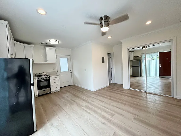 10860 Venice Blvd — Photo 6