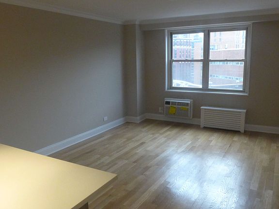 4th image of 310 Greenwich St APT 10G