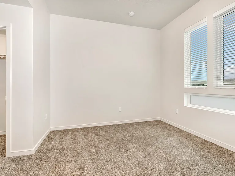 Parkway Apartments — Photo 24