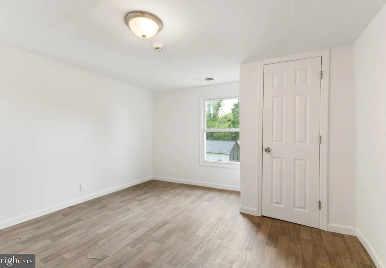 6 bed, 2.5 bath, 1900 sqft, $3,250 — Photo 3