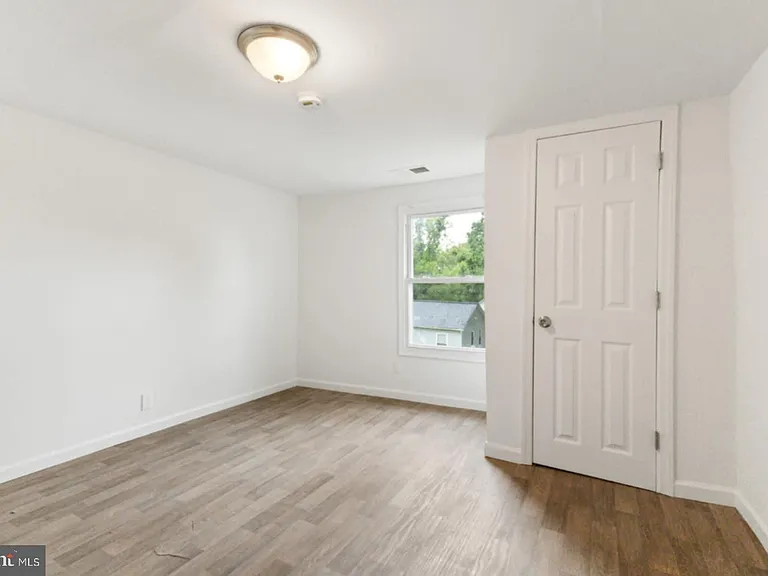 211 Broad St — Photo 3