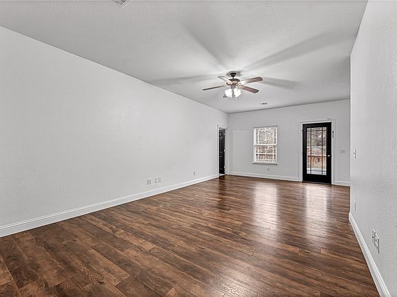 5th image of 14 Welland Ln