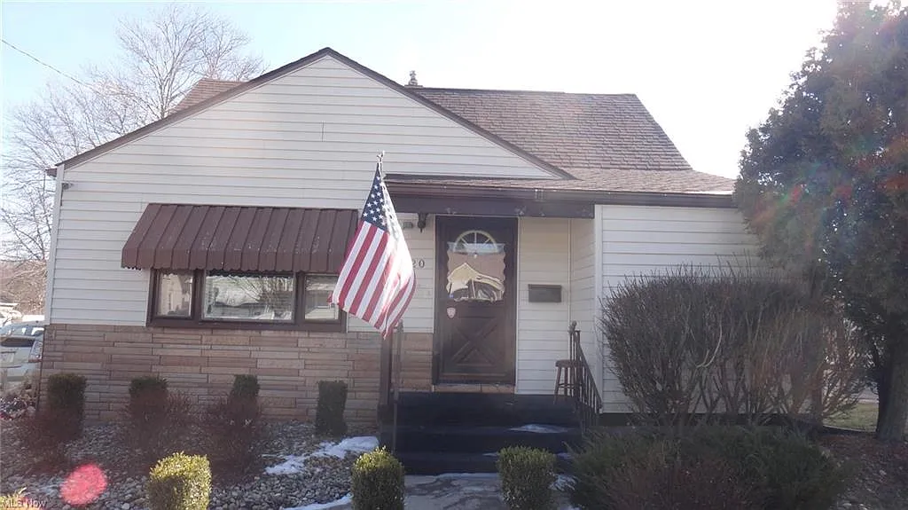 120 Iroquois St photo 1