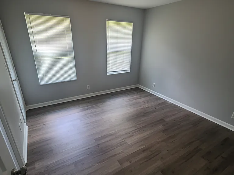529 Railroad St — Photo 12