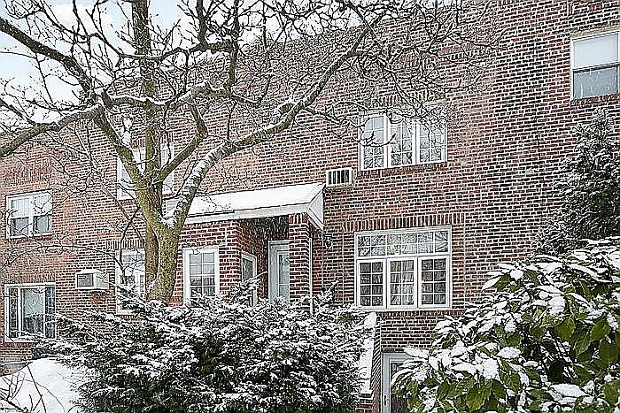 1st image of 2027 28th St