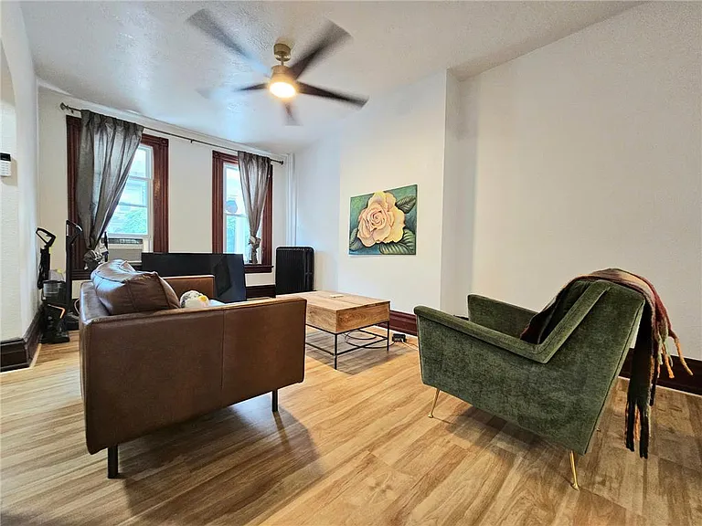 835 W Berwick St — Photo 9