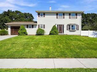 25 Harvey Lane, Ronkonkoma, NY 11779