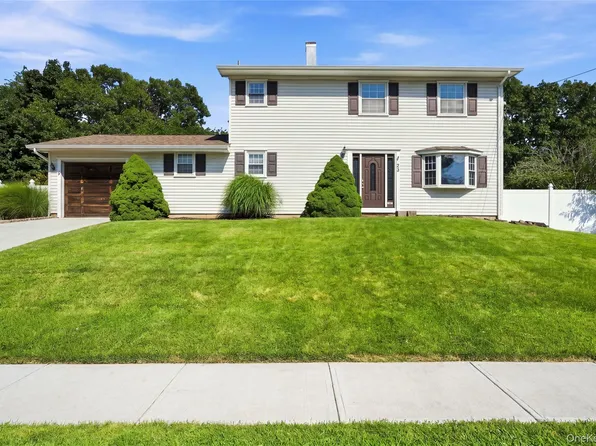 25 Harvey Lane, Ronkonkoma, NY 11779