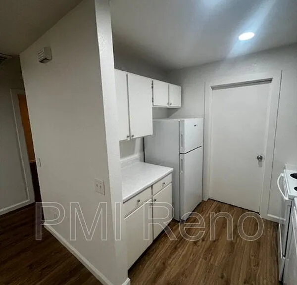 1062 H St — Photo 3