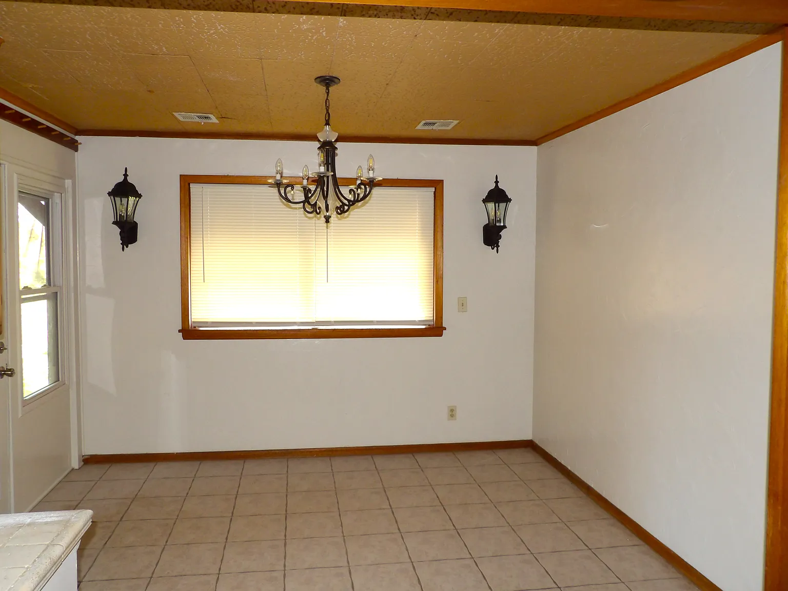 2 bed, 1050 sqft, $995 — Photo 4
