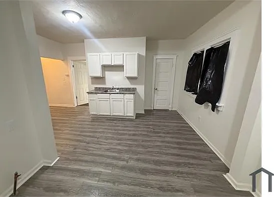 4 bed, $1,500 — Photo 2