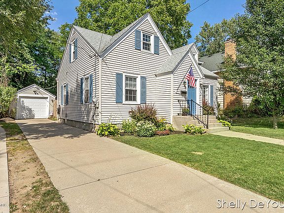 3rd image of 1143 Alger St SE