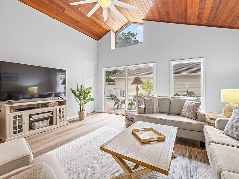 300 S Peppertree Dr — Photo 17
