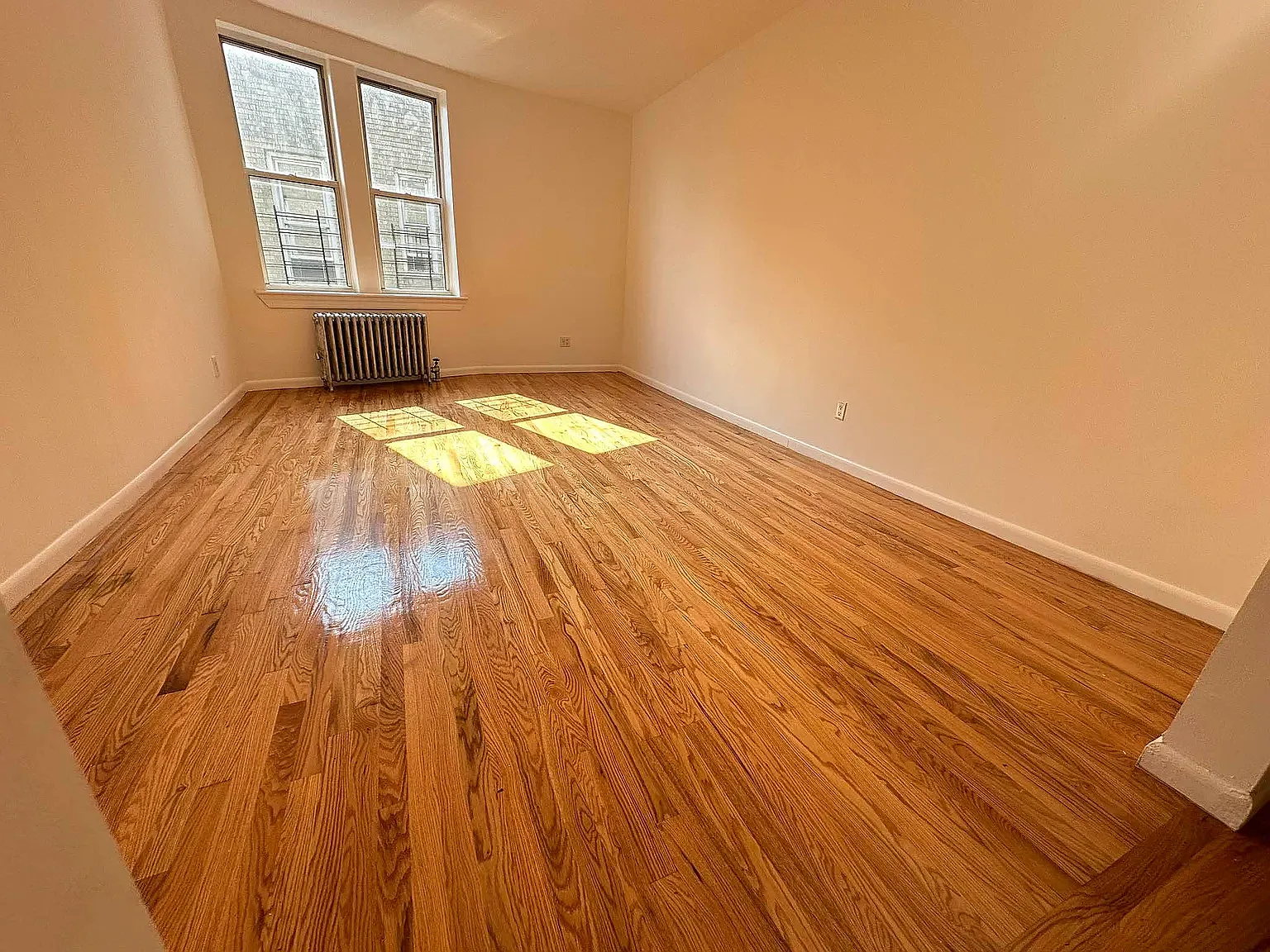 2387 Morris Avenue — Photo 2
