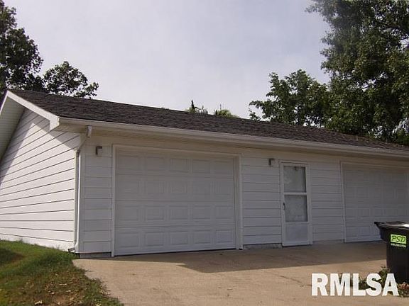 5th image of 736 Mill St