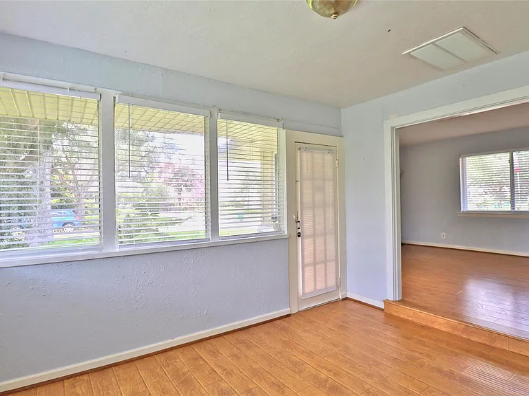 3210 Cloverdale St — Photo 9