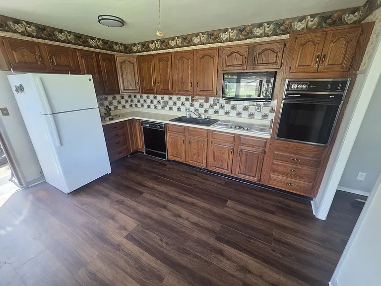 2910 Ridgewood St — Photo 4