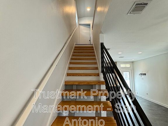 4th image of 631 Ogden St