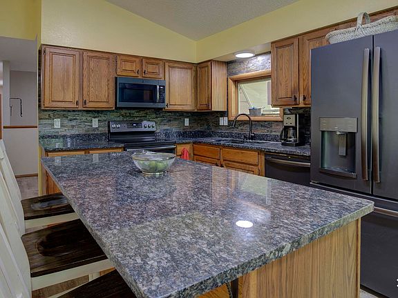 4th image of 618 Auburn Dr