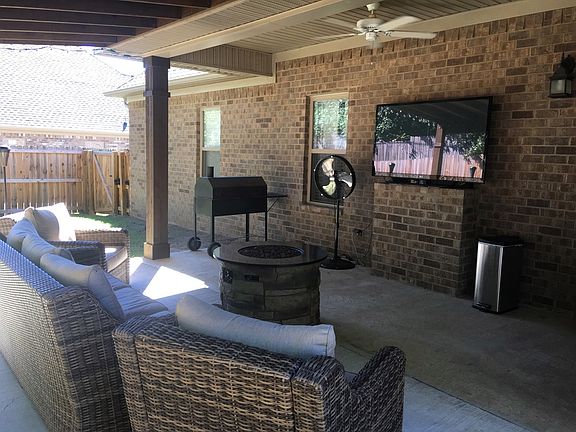 3rd image of 163 Creekwood Cir