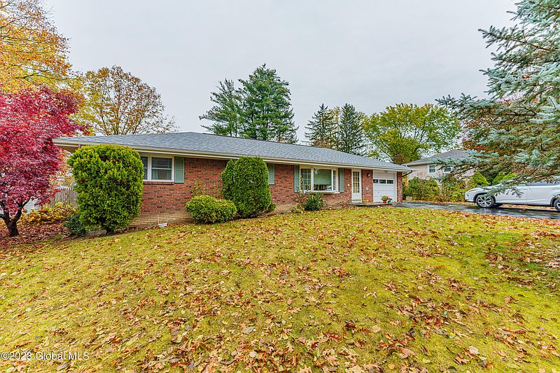 4th image of 30 Timberland Drive