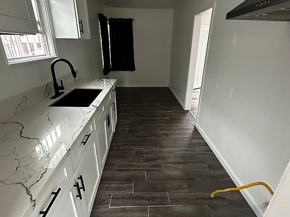 3rd image of 750 W 10th St #750