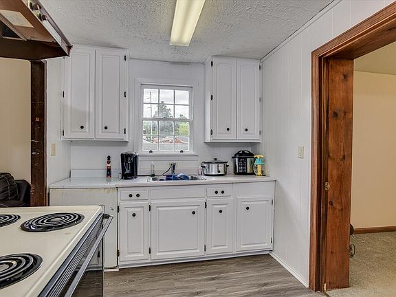 3rd image of 2885/2887 Wells Drive