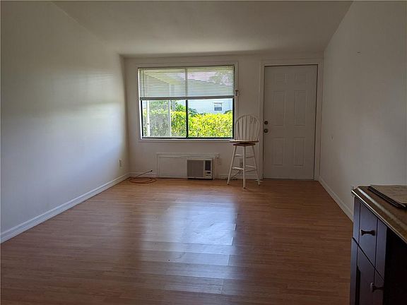 4th image of 492 7th Pl #492