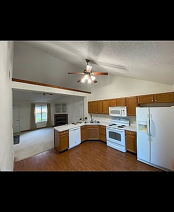 4th image of 212 Persimmon Cir