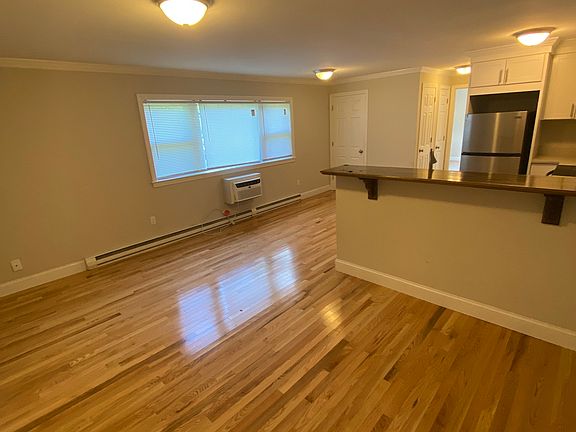 2nd image of 22 Kensington Rd APT 12