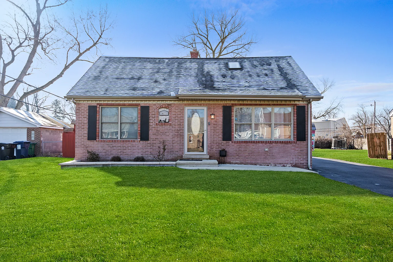 7811 Suburban Ln photo 1