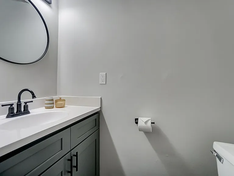 Fairview Court Apartments — Photo 12