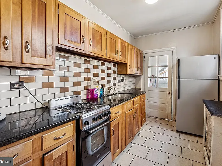 1018 S 49th St #1-F — Photo 6