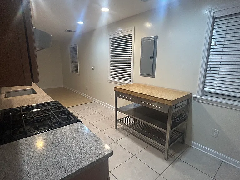 36 Hunting St #2 — Photo 6