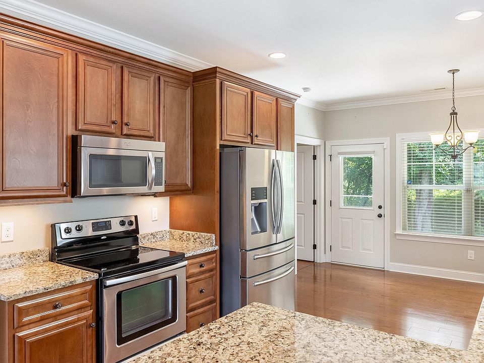 1st image of 1699 Stonebriar Dr NE